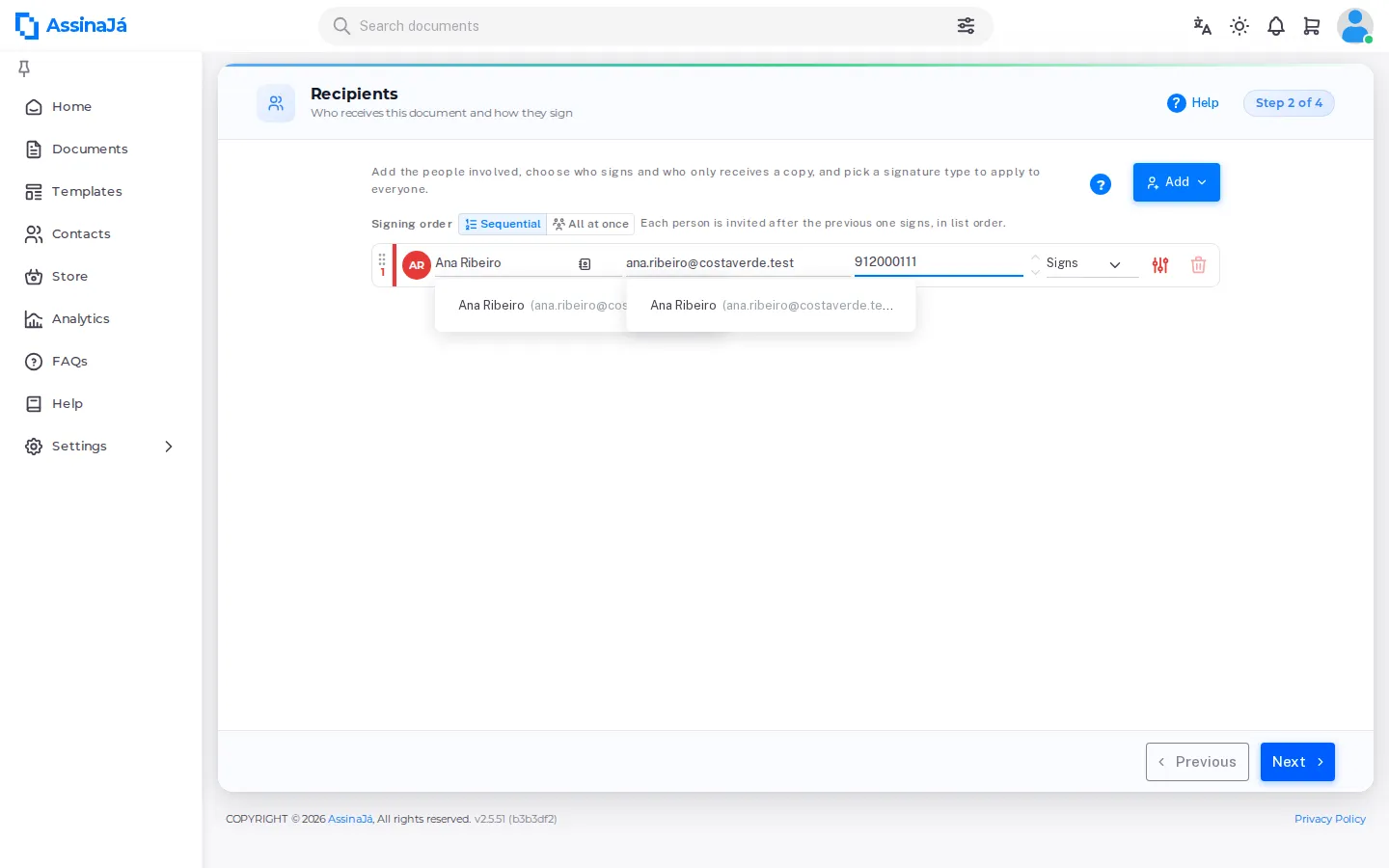 The recipients step: the Signing order selector above, and one row per person
with name, email, phone, activity and the customise
button.
